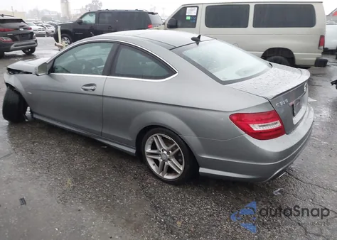 2012 Mercedes-Benz C 350 Sport из США, поврежденный, VIN WDDGJ5HB2CF735553